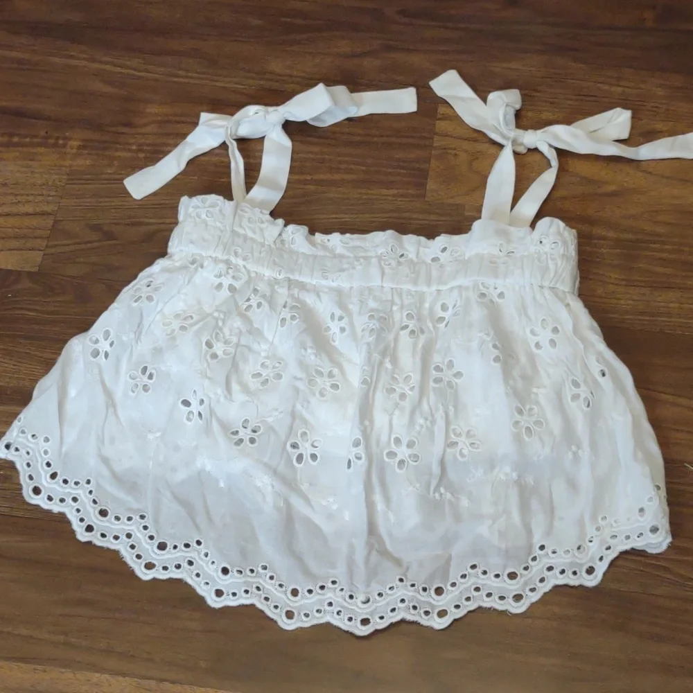Pants Store boutique eyelet crop tank top